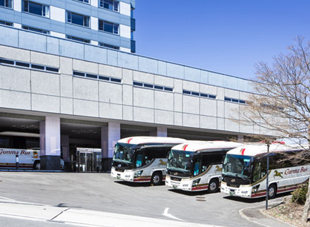大型バス対応可能な駐車場完備