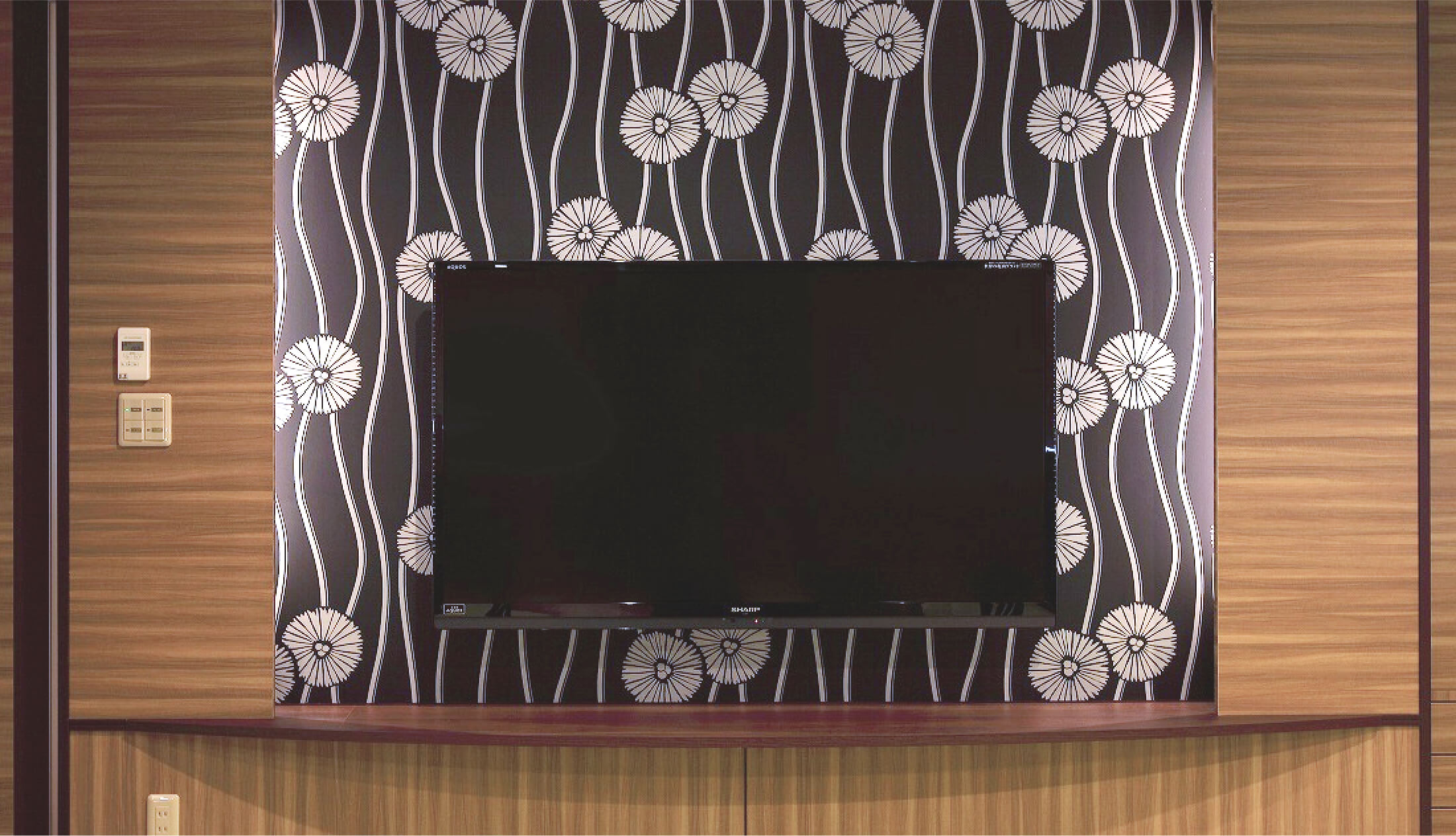 65インチ大型テレビ