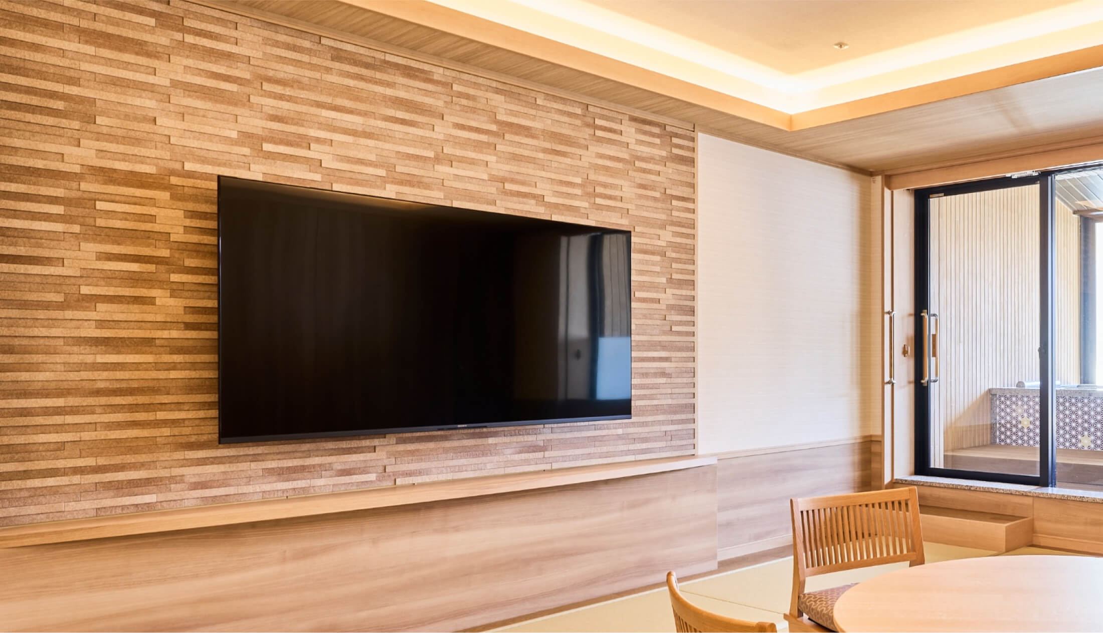 65インチ大型テレビ