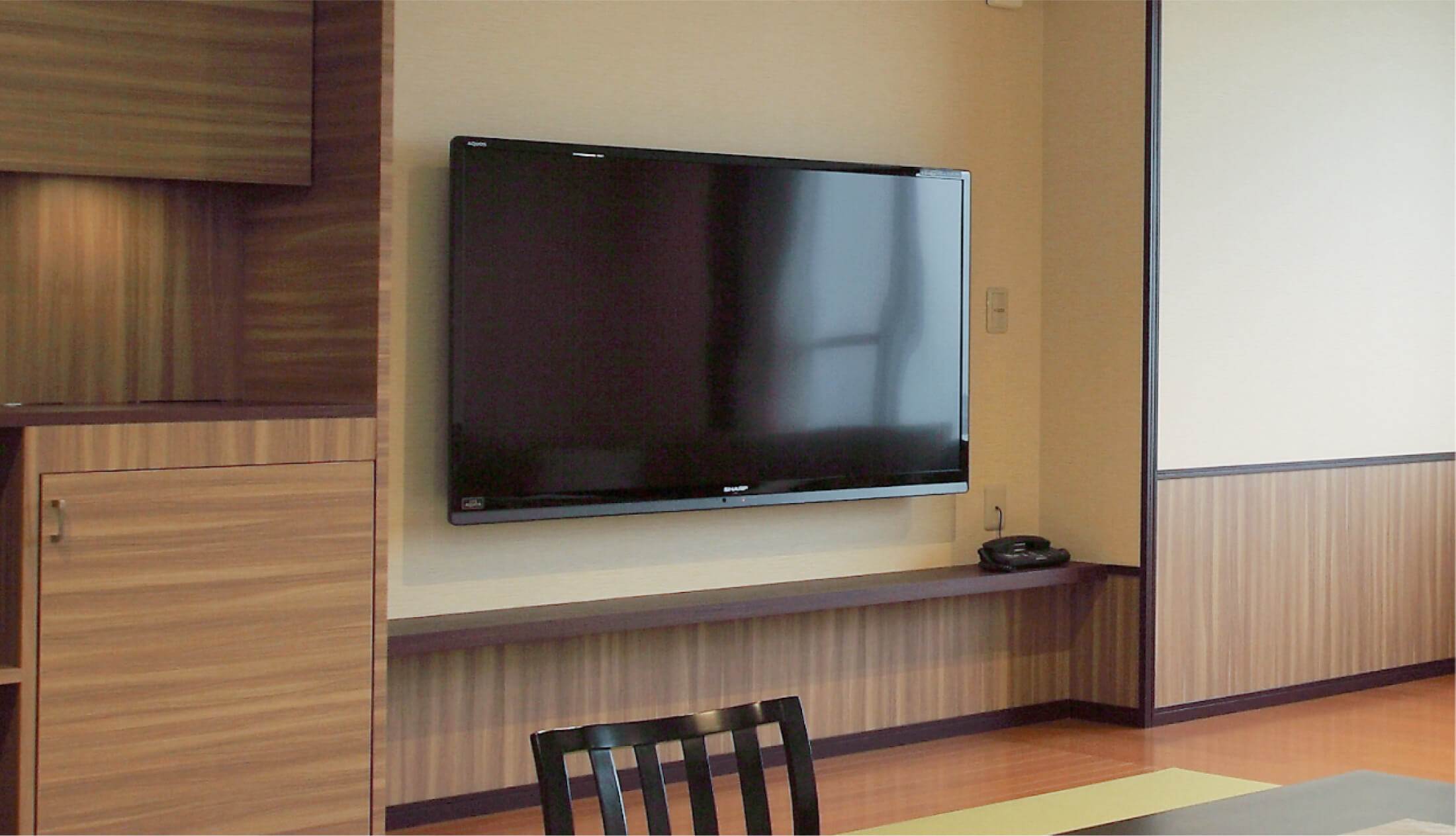 65インチ大型テレビ